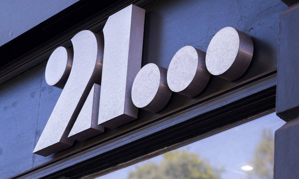 21... 21 salon signage