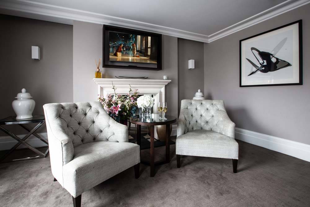 One-Warwick-Park-room interior