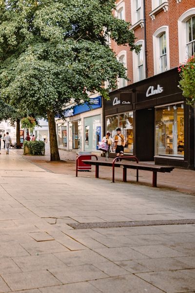 Calverley Rd (1) Shopfront on empty high street